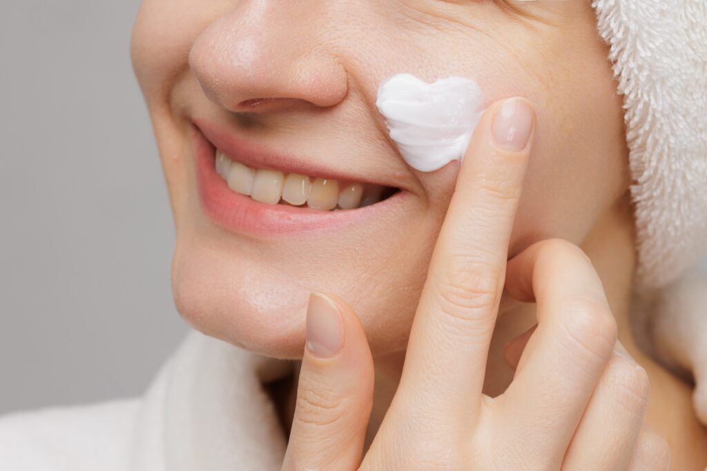 홍대 마인드피부과 써마지 시술 후 관리 또한 결과에 중요한 요소임으로 보습 등 관리가 필요합니다.