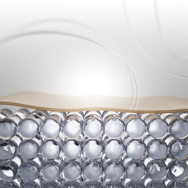 겉으로만 채워지는 보습과는 달리 속부터 차오르는 듯한 촉촉함이 서서히 자리 잡게 됩니다.