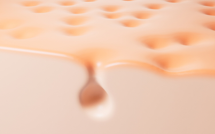 모공이 넓어보이는 이유는 모공 주변을 지탱하던 구조가 조금씩 느슨해지면서 더 도드라져 보이게 되는 것입니다.